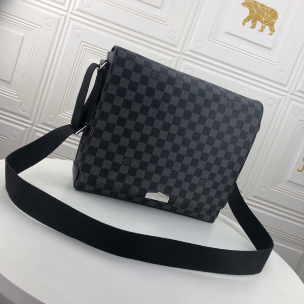 ルイヴィトンバッグ背面デザイン